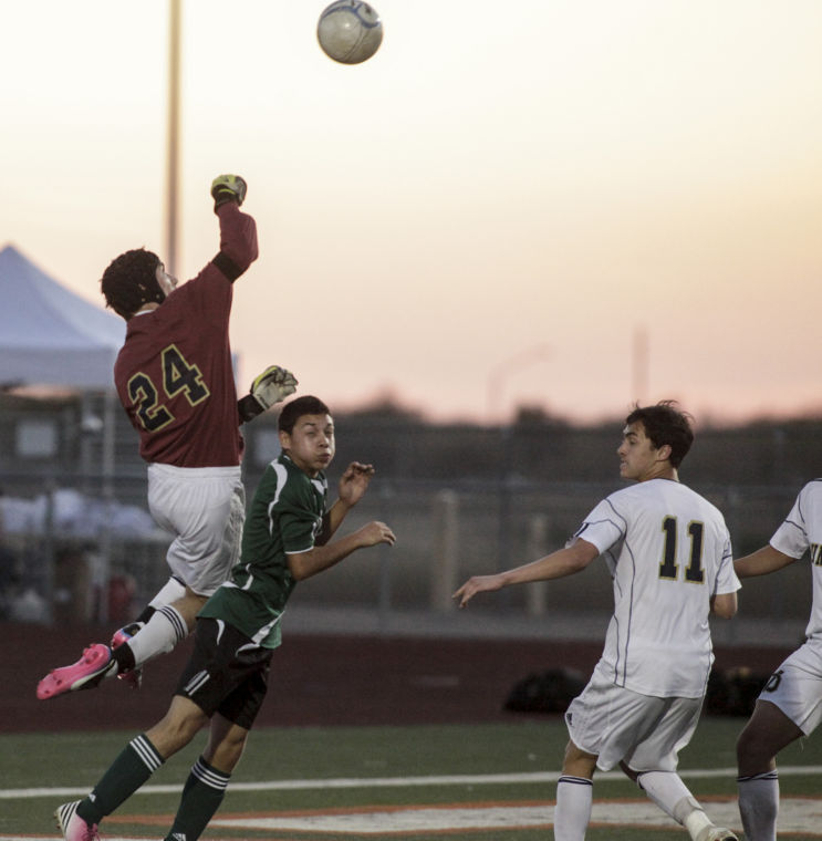 Soccer: DV vs San Luis