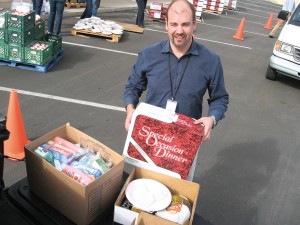 Kyrene gives Thanksgiving packages