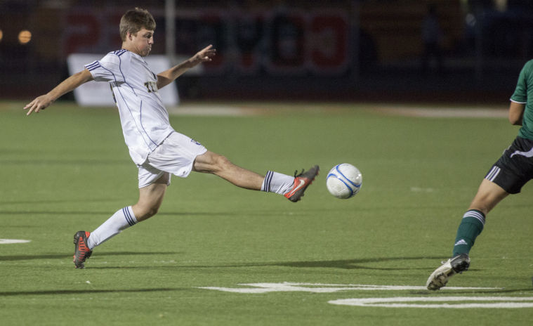 Soccer: DV vs San Luis