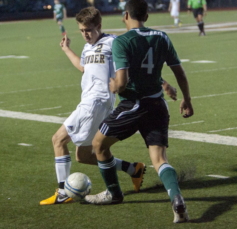 Soccer: DV vs San Luis