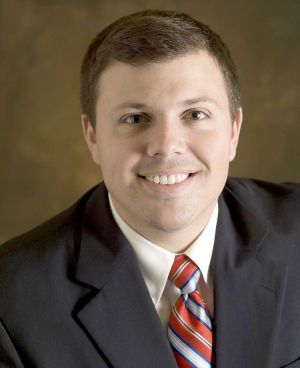 Ross Lucas 