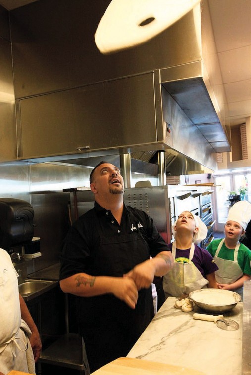 afn.121710.com.pizzagirls8.jpg
