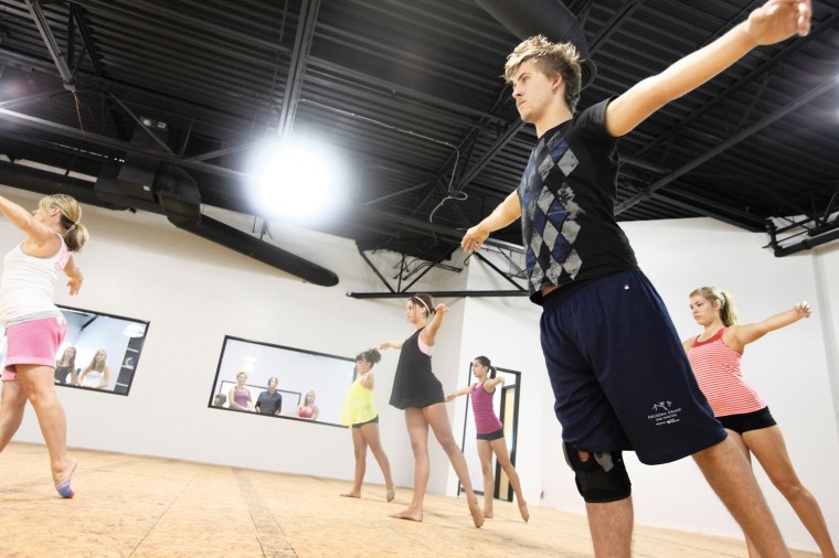afn.080410.arts.kimberlylewis3.jpg