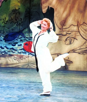 afn.060410.arts.gaynor.jpg