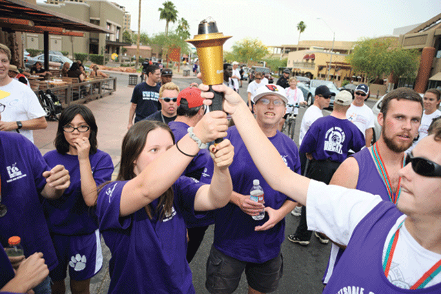 Cops become servers to help Special Olympics 