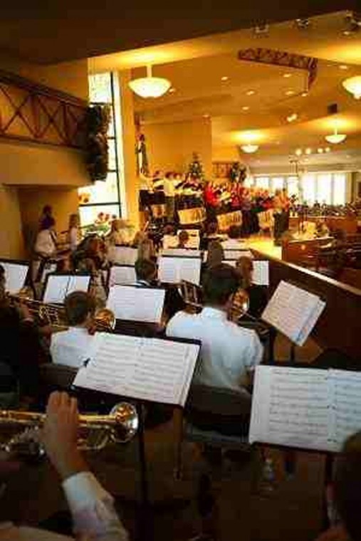 afn.120110.arts.musicalbells2.jpg