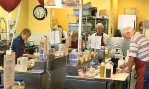 Volunteers make Dream Dinners