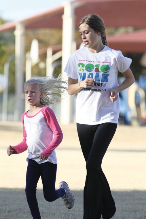 afn.121010.com.GirlsontheRun5.jpg