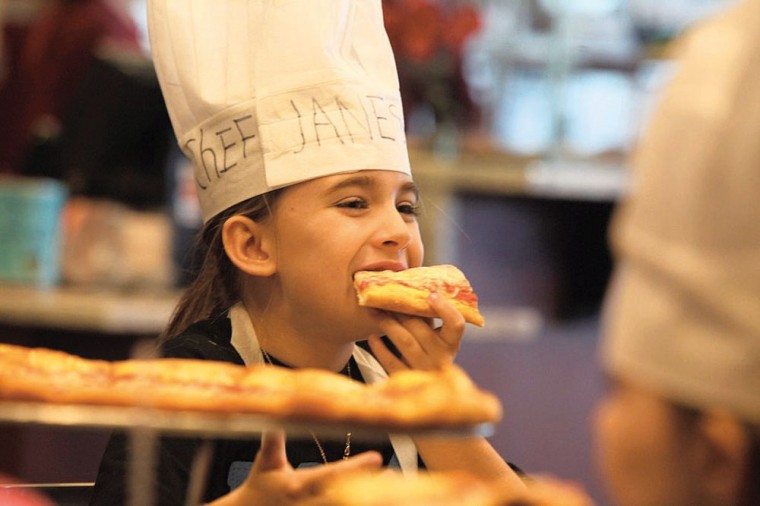 afn.121710.com.pizzagirls13.jpg
