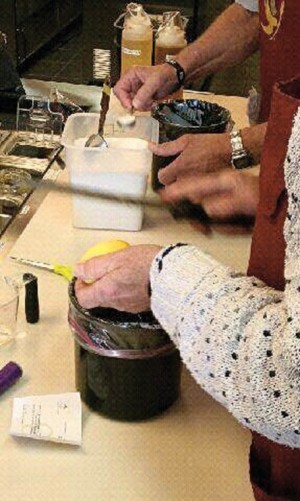 Volunteers make Dream Dinners