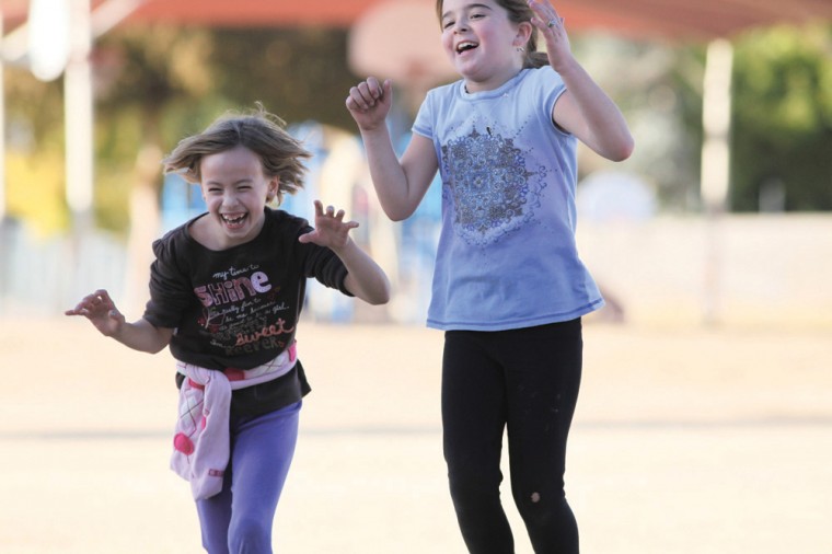 afn.121010.com.GirlsontheRun3.jpg