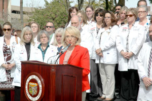 Brewer asks to expand state's Medicaid program