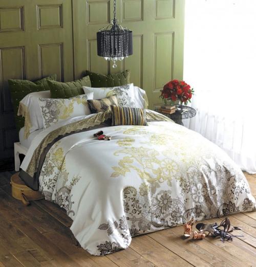 Romantic bedding ensemble