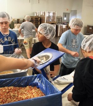 Kyrene Altadena Middle School packed meals for Feed My Starving 