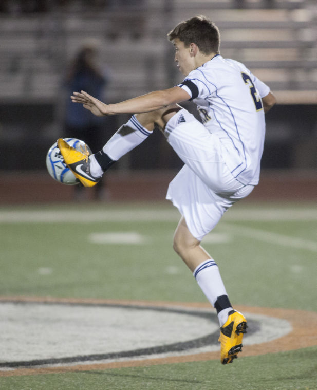 Soccer: DV vs San Luis
