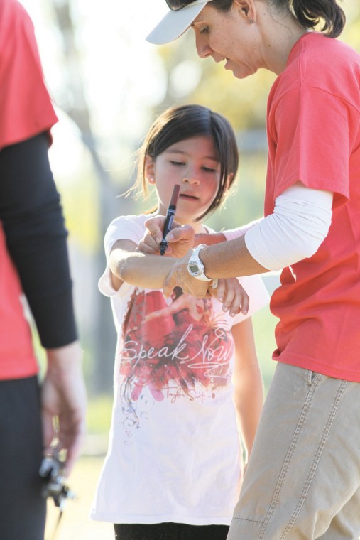 afn.121010.com.GirlsontheRun4.jpg