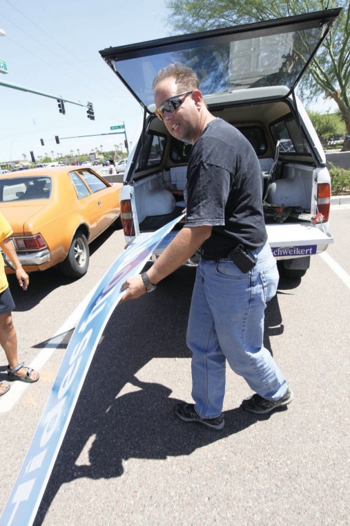 afn.090810.news.signs2.jpg