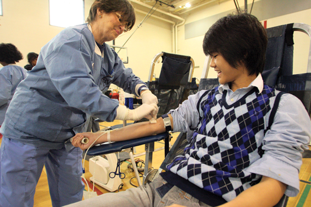 DV students donate blood 