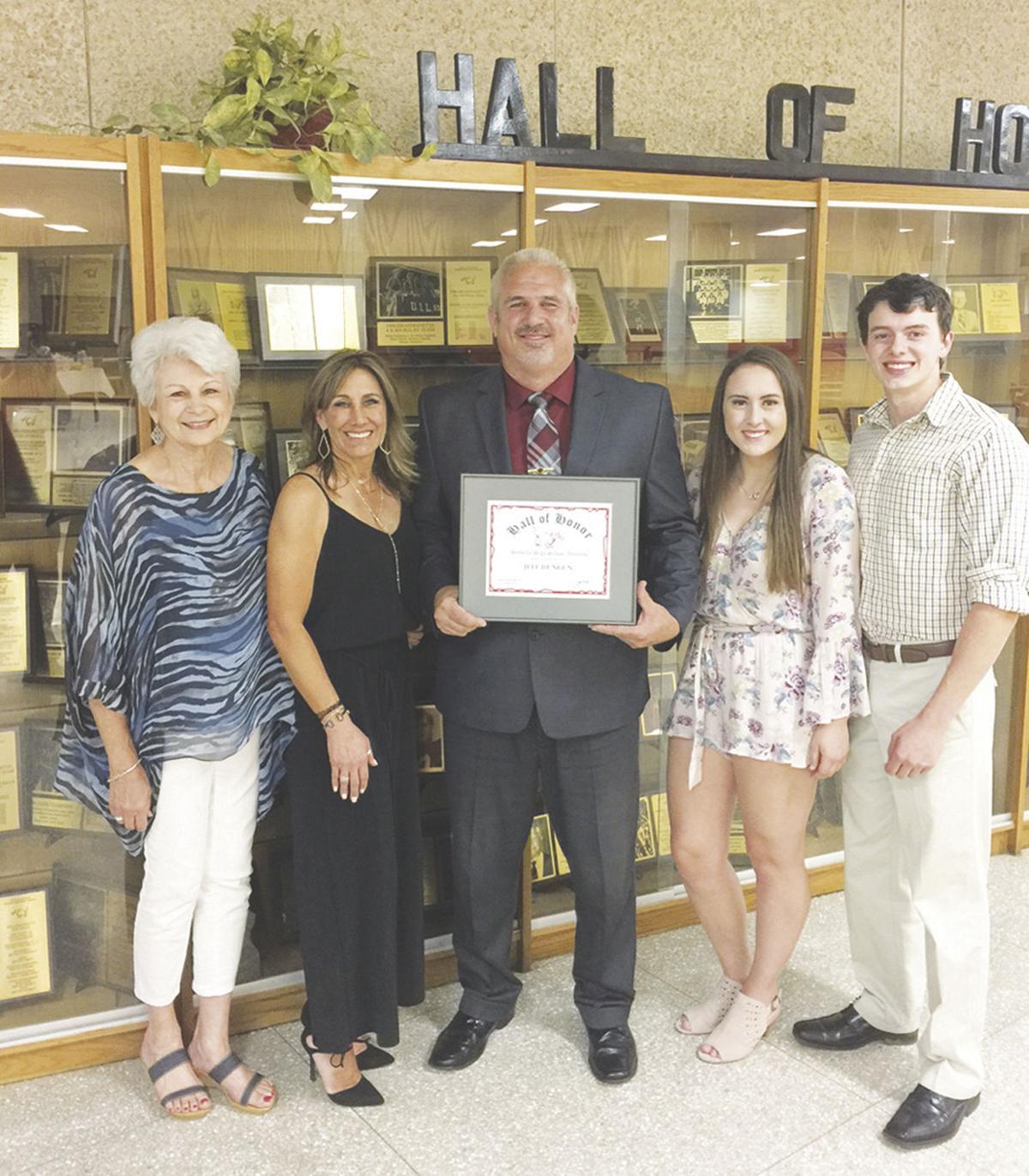 Dungen inducted into Bellville ISD #39 s Hall of Honor Sports alvinsun net