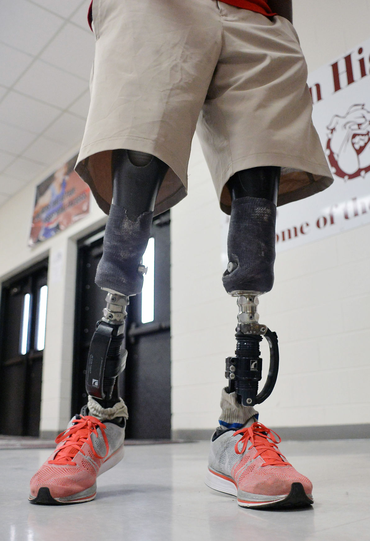Paralympian Blake Leeper visits Anniston High School