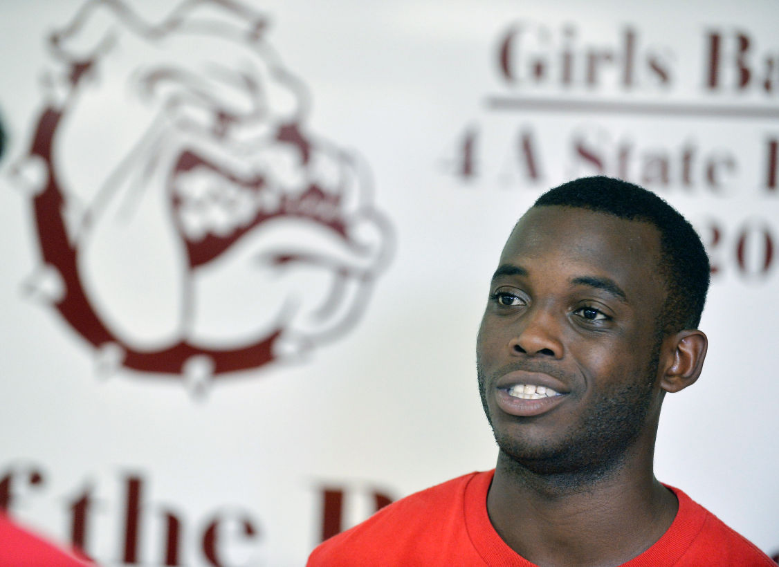Paralympian Blake Leeper visits Anniston High School