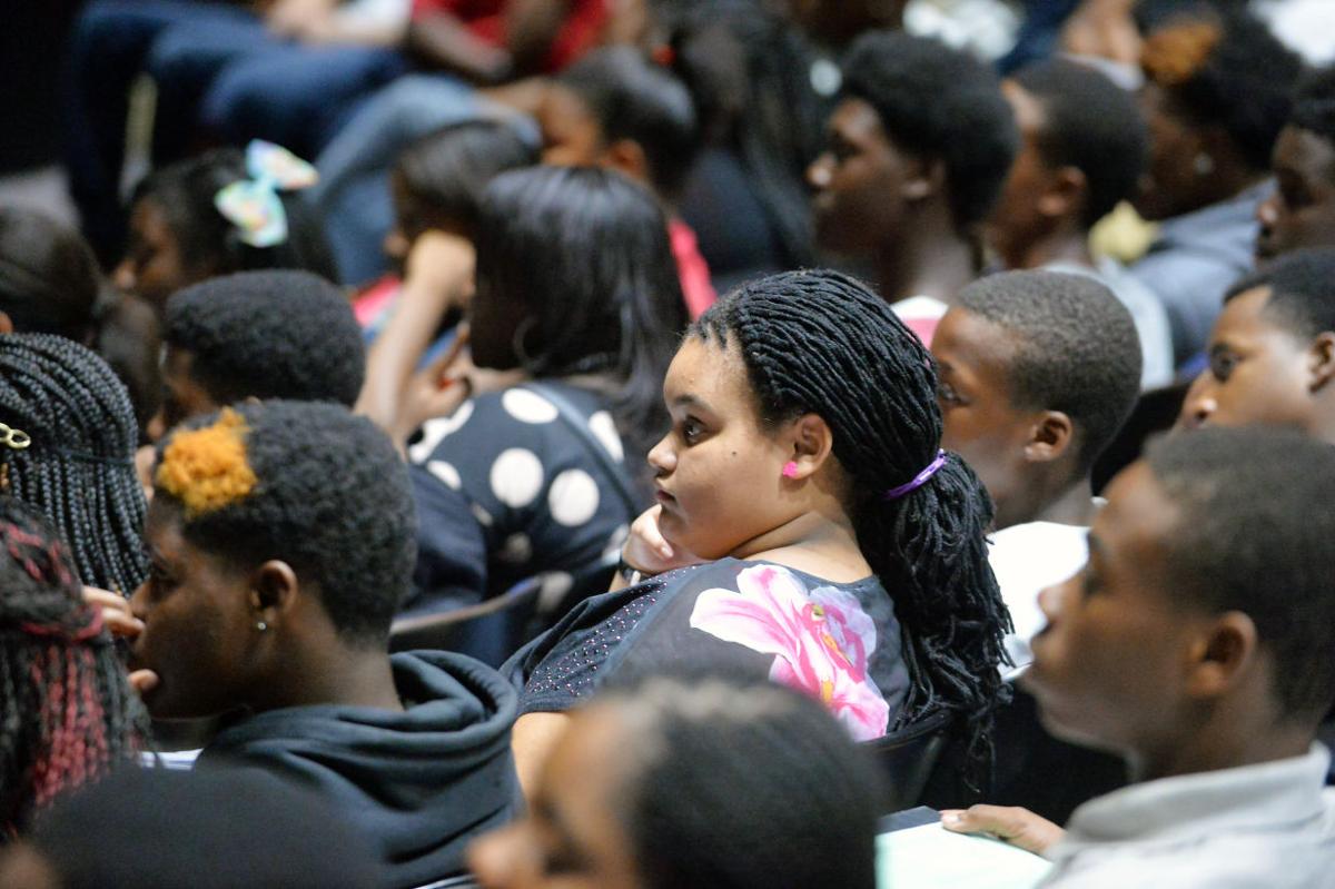 Paralympian Blake Leeper visits Anniston High School