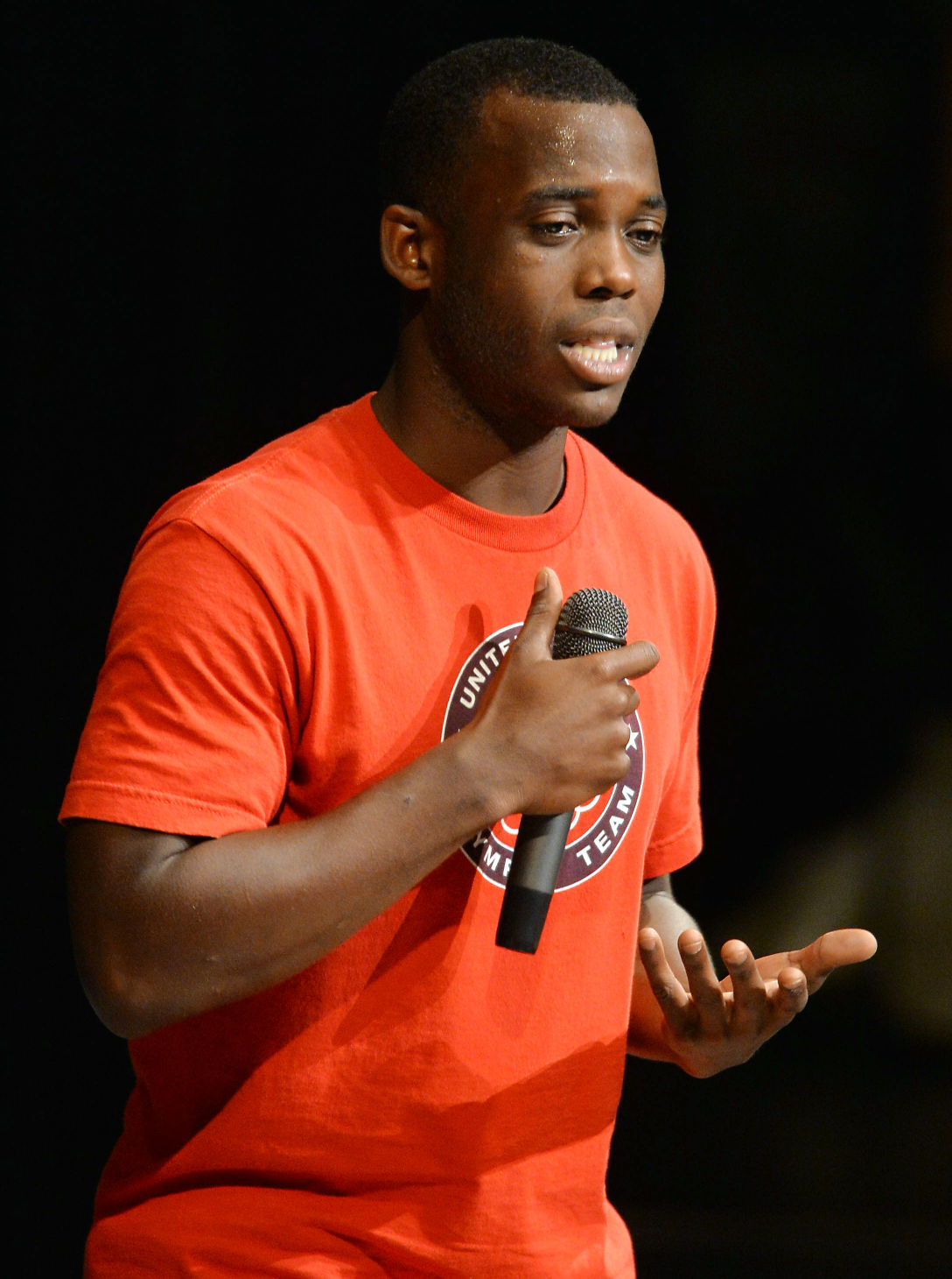 Paralympian Blake Leeper visits Anniston High School