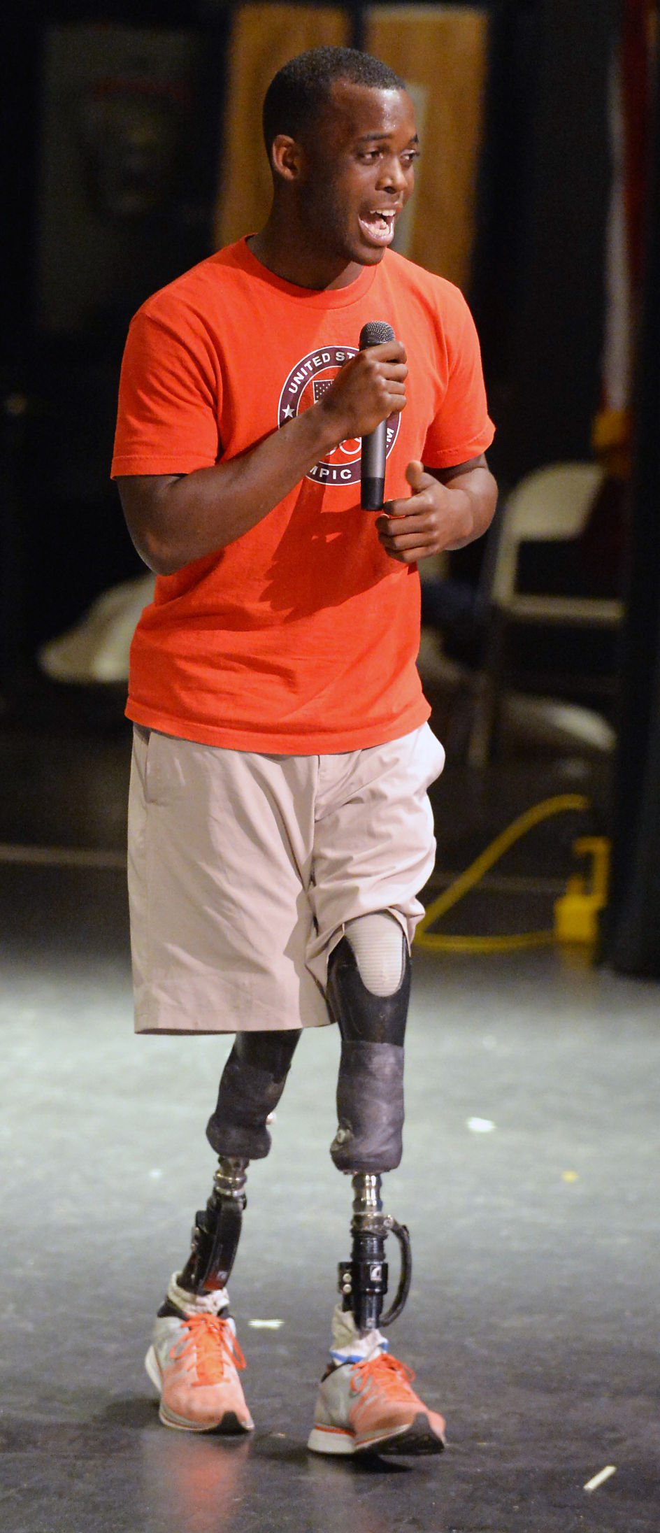 Paralympian Blake Leeper visits Anniston High School