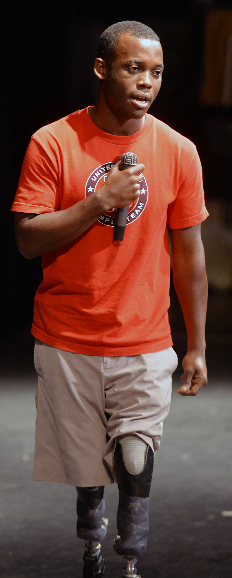 Paralympian Blake Leeper visits Anniston High School