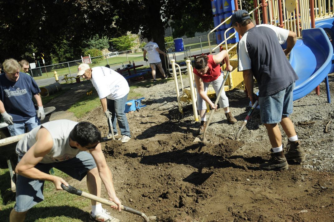 Auburn bakery employees donate day off to replace Head Start Preschool