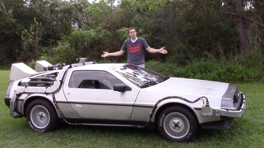 Here's what it's like to drive a replica 'Back to the Future' DeLorean