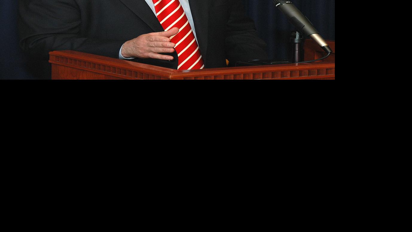 Trump hedging on endorsing Trump stance on wall, citizenship