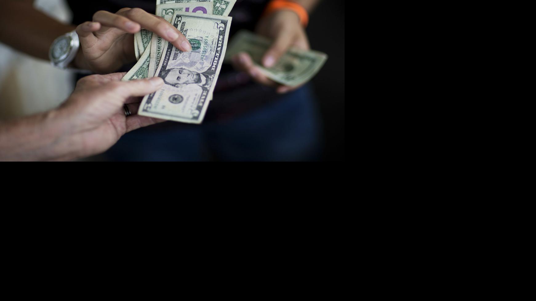 Charts: US households&rsquo; income shows biggest jump since recession