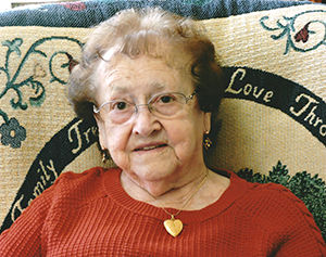 Elsie Laura Siedschlaw, 100