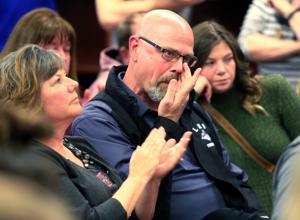 Laurel trustees vote not to renew principal's contract despite show of support