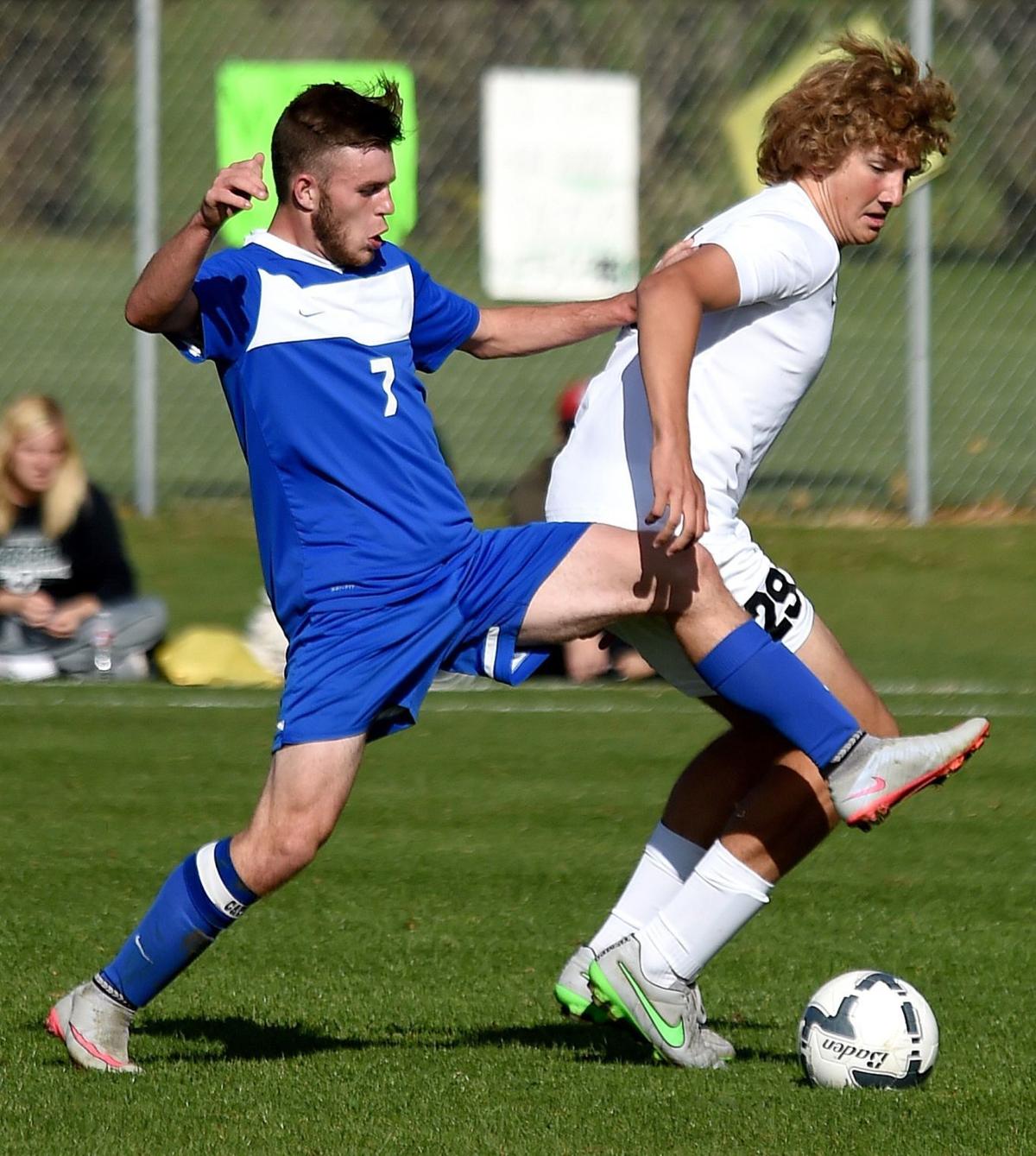 Corvallis' Cayden Ayers and Central's Alex Beierwaltes