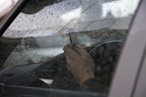 Volunteer cautions Hardin students about texting and driving
