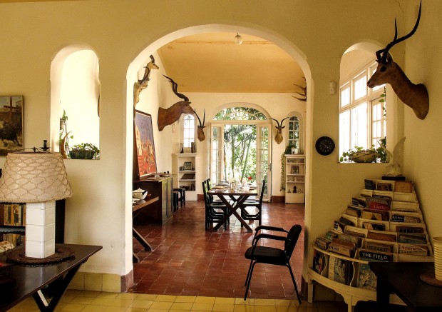 21+ Ernest Hemingway House Havana PNG