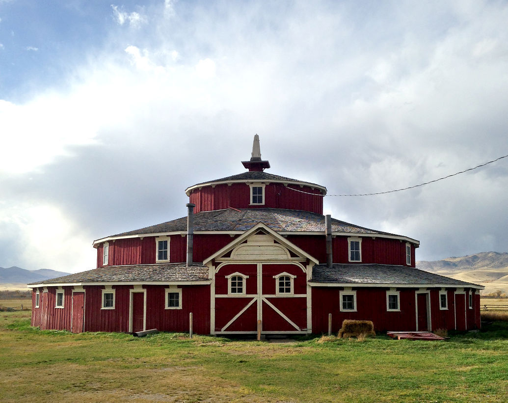 Twin Bridges Round Barn Gallery Montana News