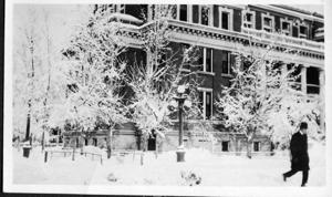 Christmas 1916: Billings gives gifts to children and needy families at community tree celebration