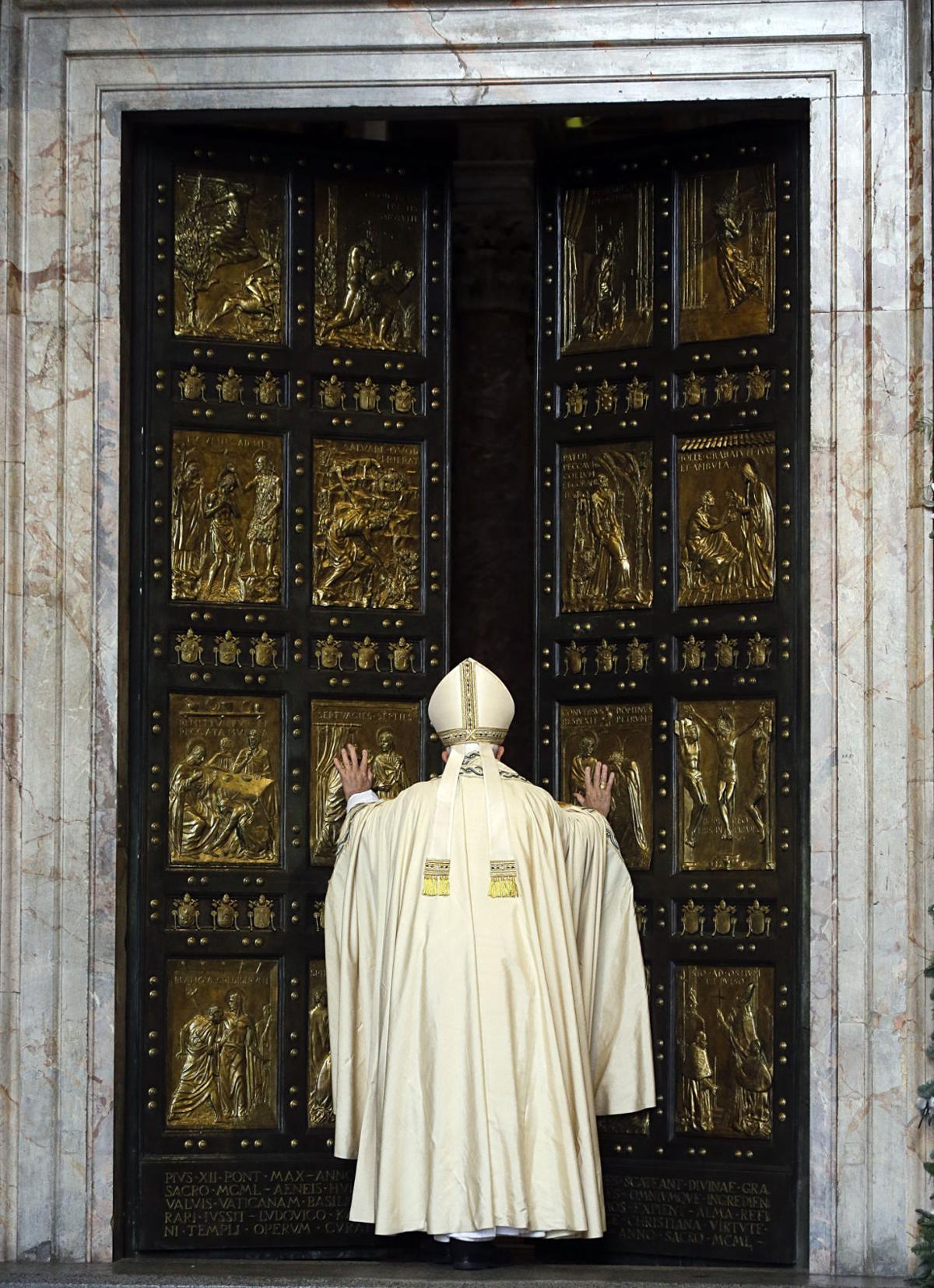 Pope Opens Vatican Holy Door | | Bismarcktribune.com