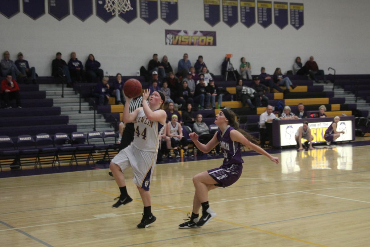 Lansing Kee High frustrates the Oelwein Huskies Sports