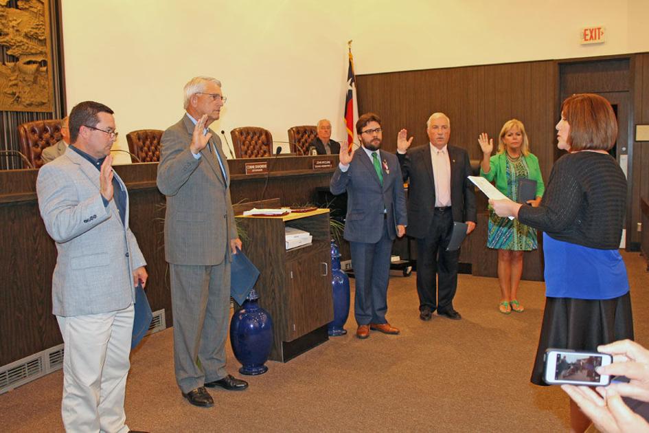 Corsicana swears in new mayor, city officials
