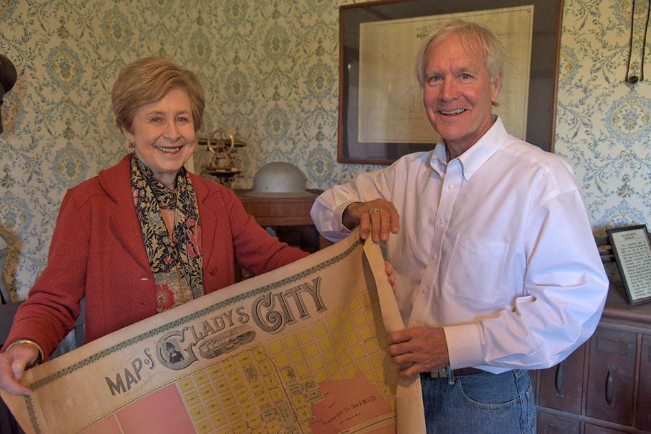 Herrington donates Map to Lamar University