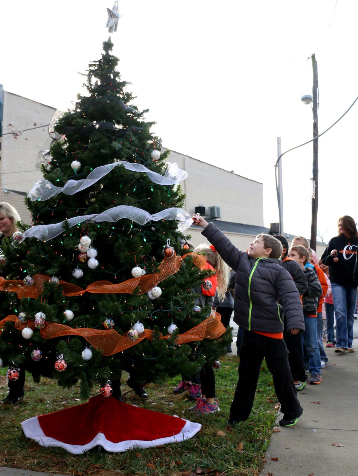 Catlettsburg Elementary Helps Decorate Outdoor Trees Boyd County Career And Technical Education Center
