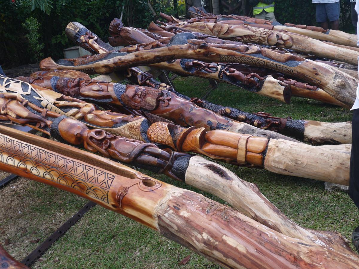 Nawita Association members hand over carvings for tourism project