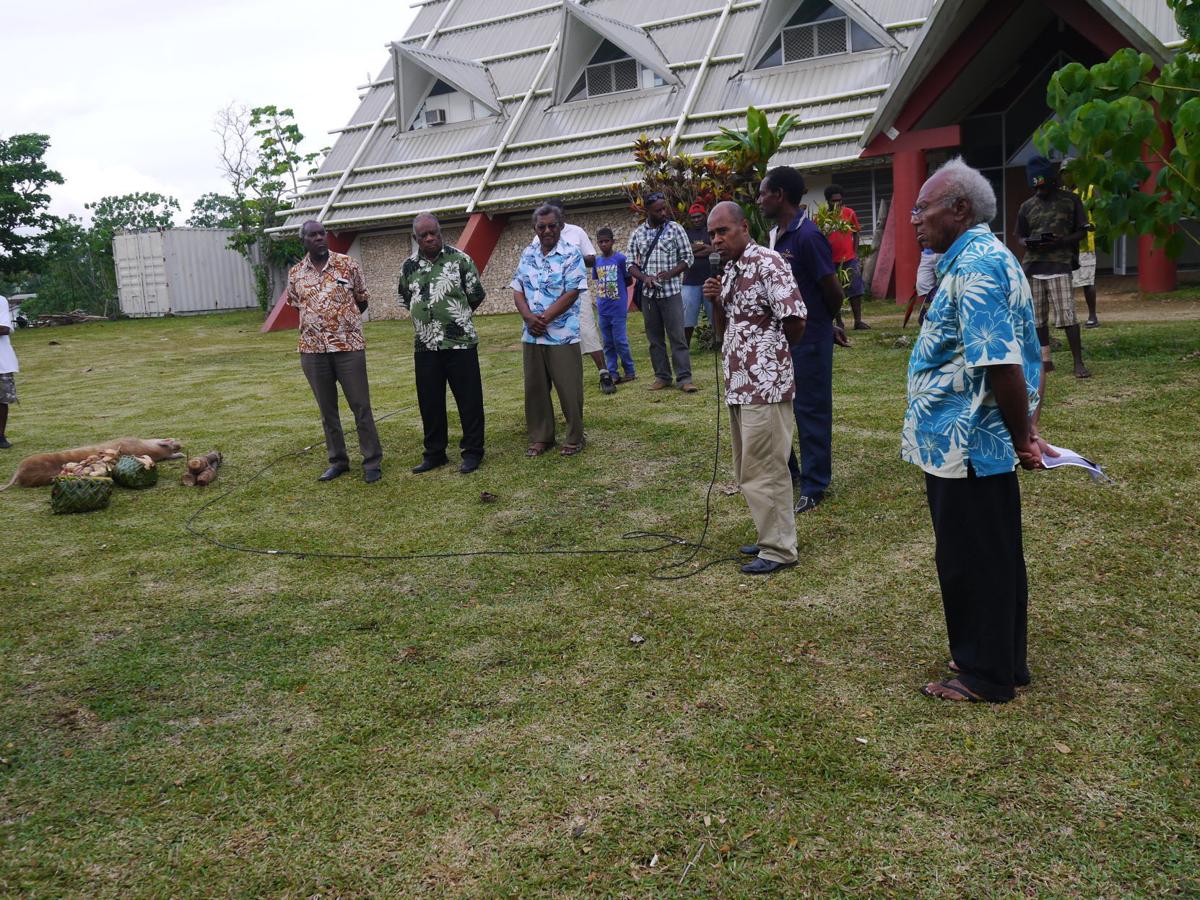 Nawita Association members hand over carvings for tourism project