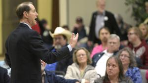 Wyden talks veterans and healthcare at Lebanon town hall