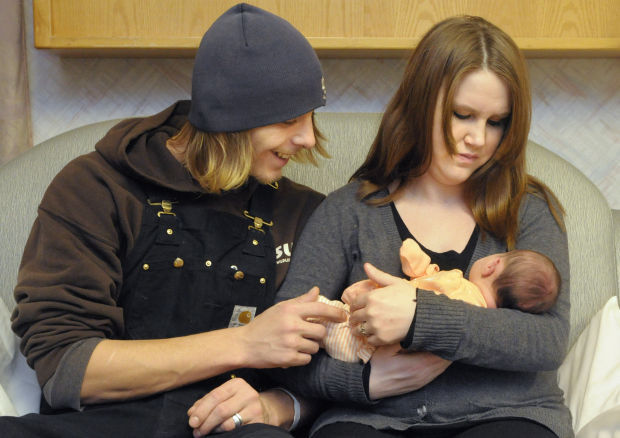 Albany couple welcomes Linn County's first baby of 2015 - Albany Democrat Herald