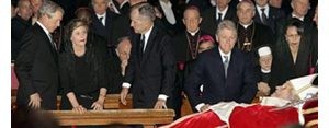 Bush, former presidents view pope's body 